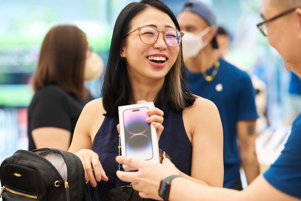 iPhone 14, iPhone 14 Pro, iPhone 14 Pro Max, Apple Watch Series 8, and new Apple Watch SE arrive worldwide