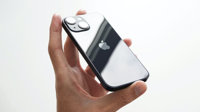 THE APPLE-SIGNED IPHONE 13 MINI IS DISCOUNTED FOR A LIMITED TIME