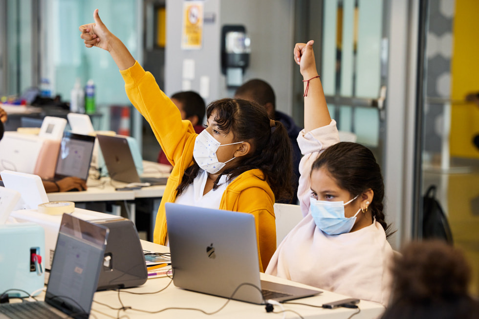 Apple expands its Community Education Initiative, accelerating learning opportunities in more than 600 communities