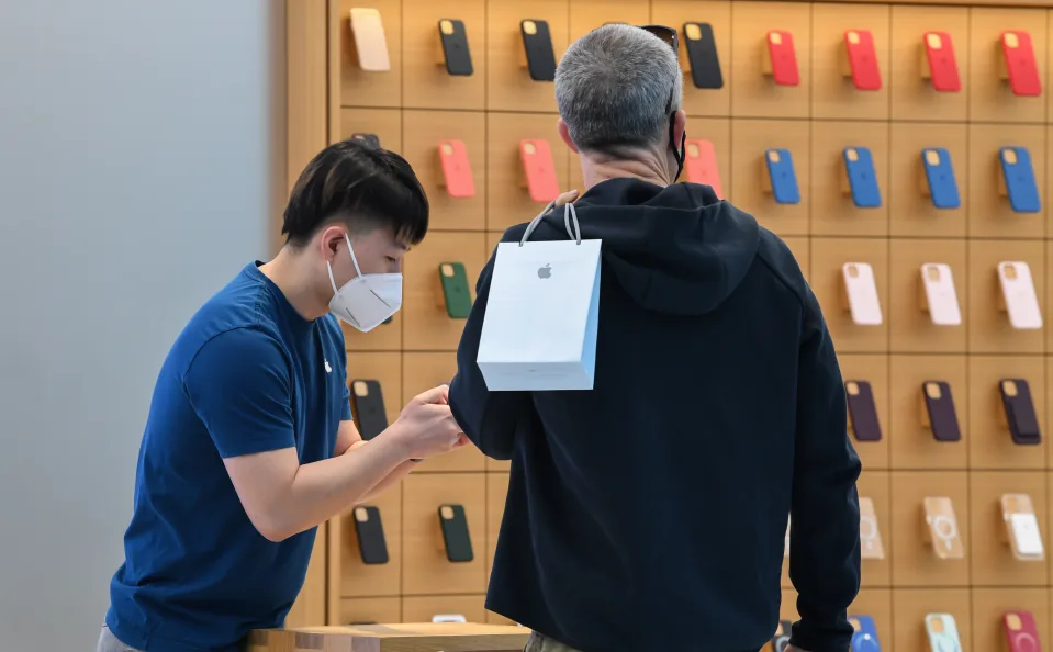 Apple store workers go on strike in Australia
