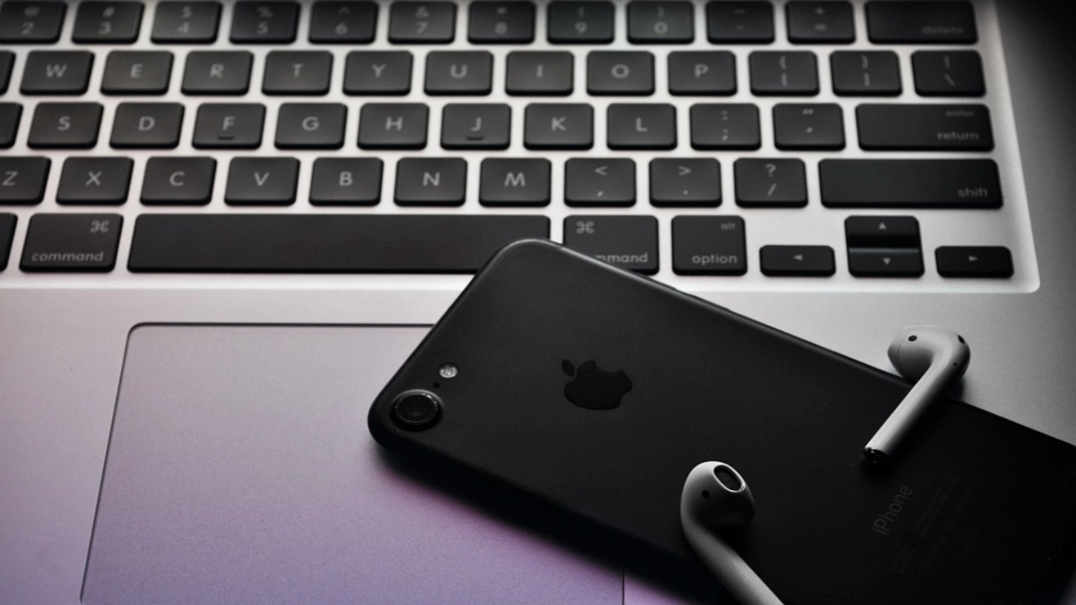 How to Connect AirPods to Chromebook