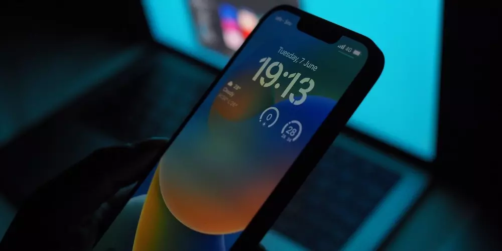 How to set random wallpaper on iPhone