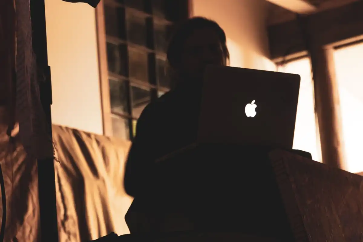 The glowing Apple logo could be the next MacBook feature to make a comeback