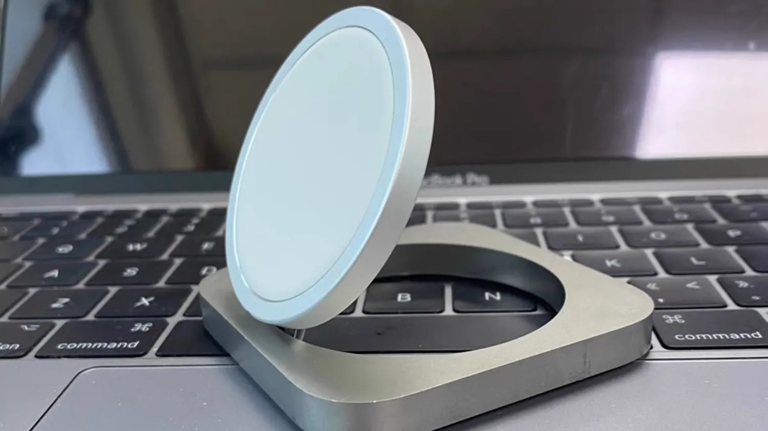 Images reveal MagSafe ‘Magic Charger’ for iPhone that Apple (thankfully) hasn’t released