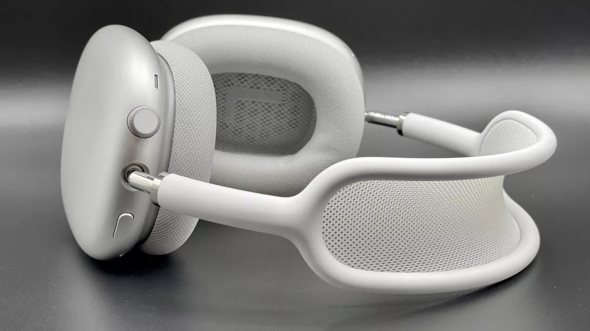 AirPods, AirPods Pro, and AirPods Max all have a new firmware update