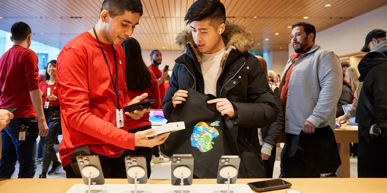 Union busting lawsuit planned, as battle between Apple and its store staff intensifies