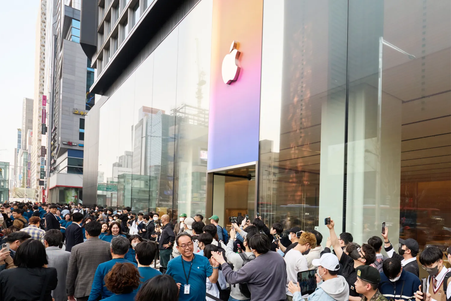 Apple opens new store in South Korea’s Gangnam District with unique glass facade