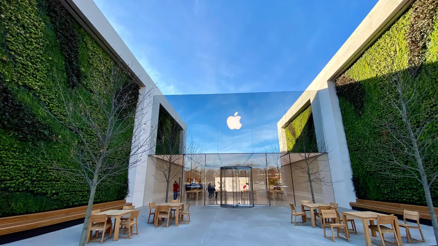 Apple planning over 50 new or rebuilt retail stores around the world