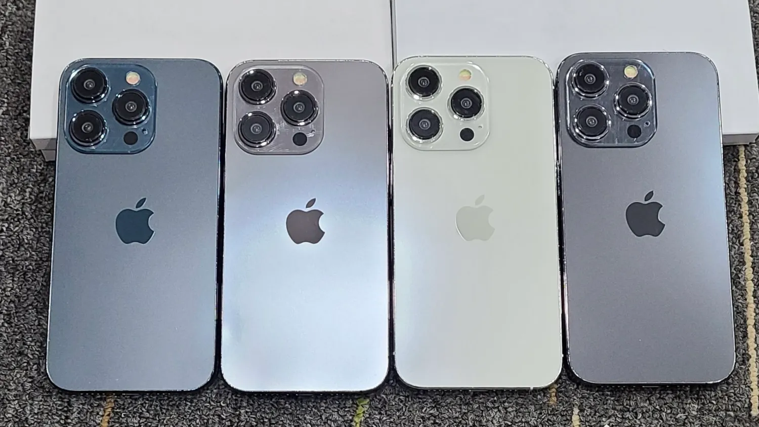 iPhone 15 and iPhone 15 Pro dummy units show off the most boring color options ever