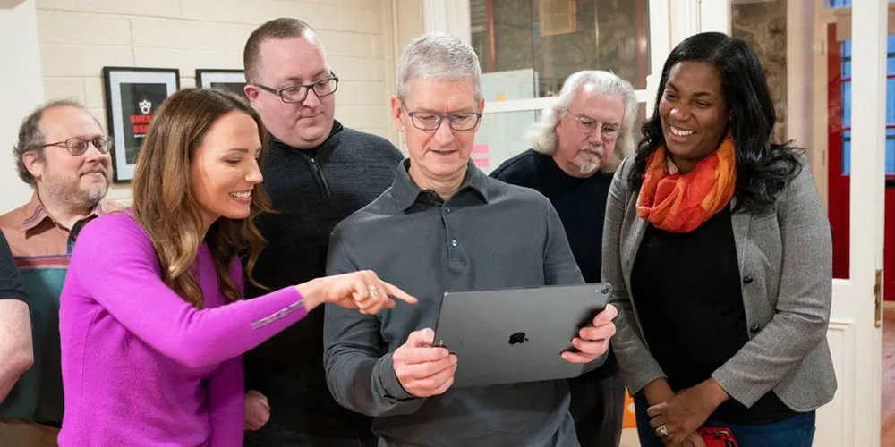 Apple’s Tim Cook one of tech’s top rated CEOs, X’s Linda Yaccarino among lowest