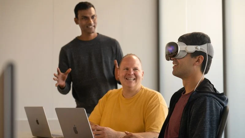 Apple to Host 'Secretive' Vision Pro Training Event for Retail Staff