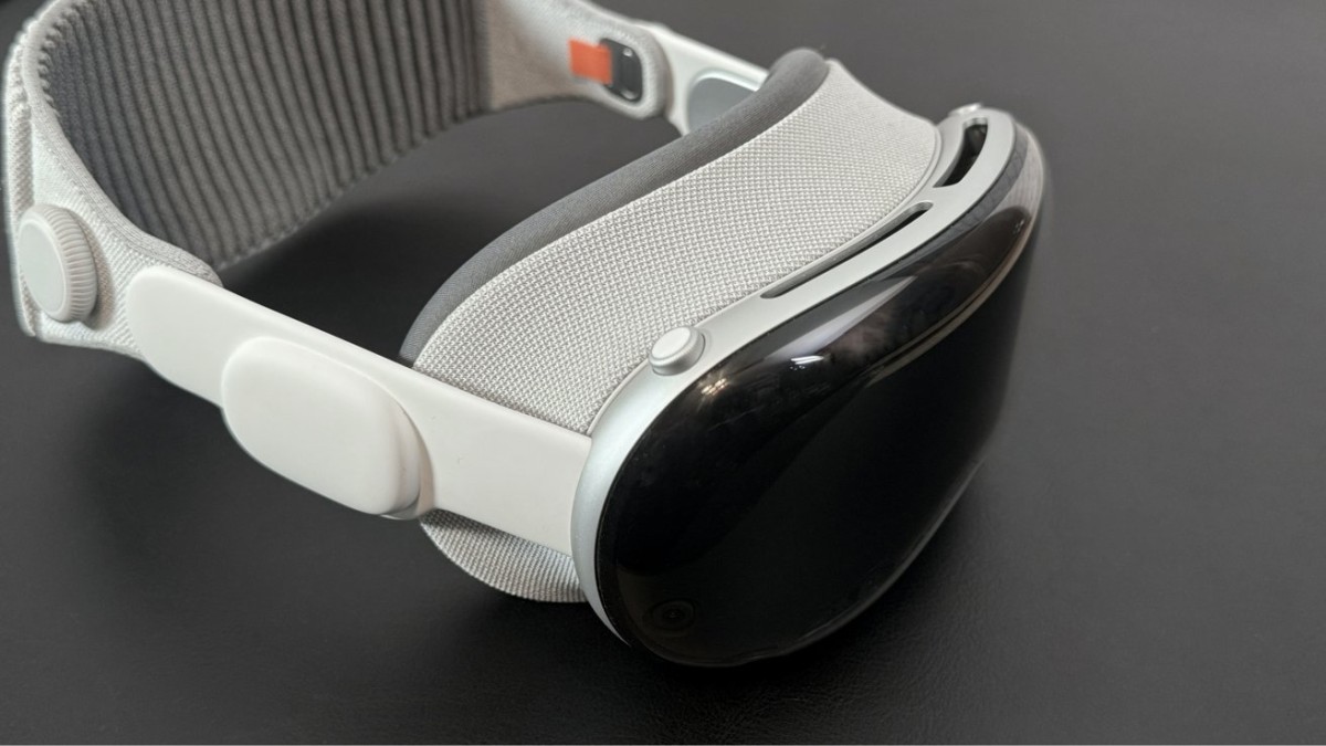 Apple Vision Pro Sparks Interest and Growth in AR/VR Market