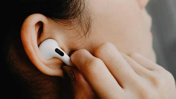 iOS 18 to Introduce Hearing Aid Mode for AirPods Pro