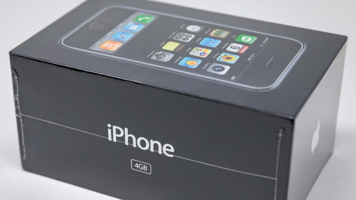 Sealed 4GB Original iPhone Auction Fetches Over $130,000 Amidst Collector Frenzy