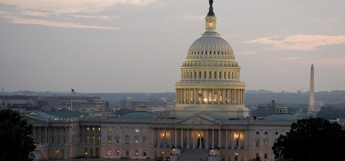  Senators Accused of Holding Apple Shares Amid Anti-Big Tech Legislation