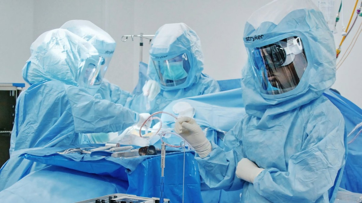 Apple Vision Pro Enhances Surgical Precision in Groundbreaking Shoulder Operation