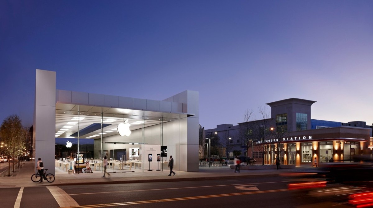 Protest Erupts at Chicago Apple Store Over Employee Termination and Ethical Concerns