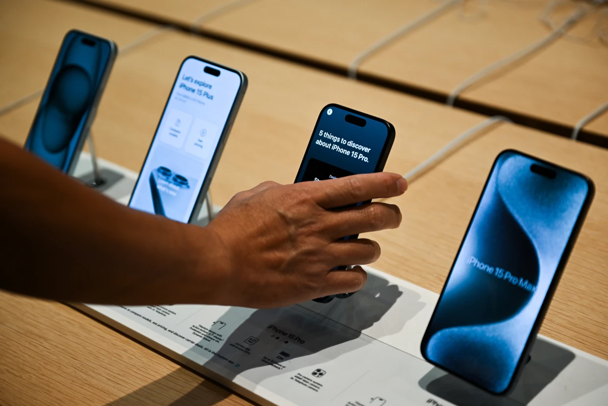  Apple Unveils Revolutionary 'Stolen Device Protection' for iPhones to Combat Passcode Theft
