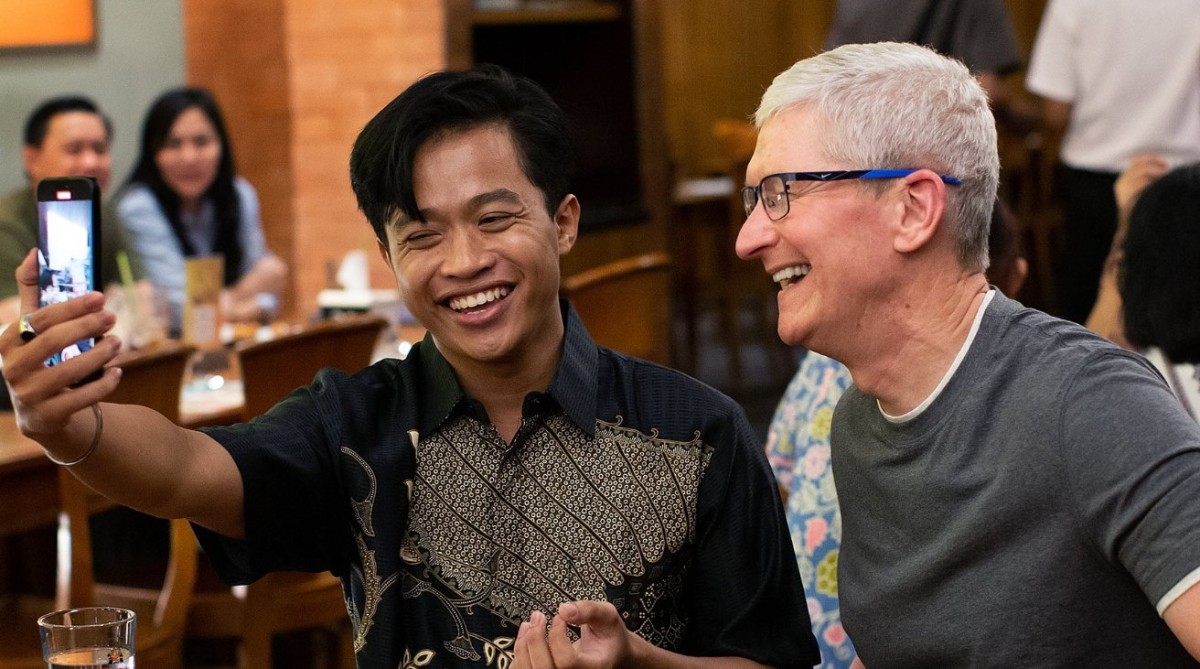 Apple CEO Tim Cook Considers Manufacturing Expansion to Indonesia