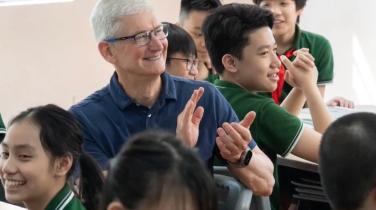 Apple CEO Tim Cook Engages with Vietnamese Leaders and Creatives on Investment and Innovation
