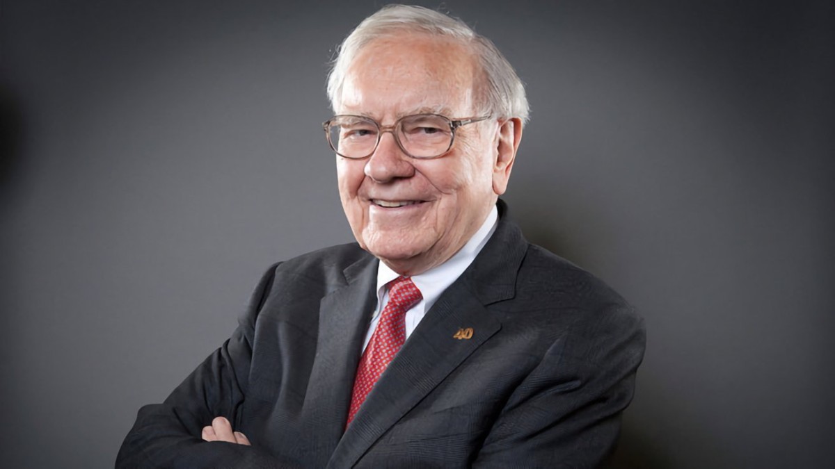 Warren Buffett Scales Down Apple Investment Amid Market Shifts