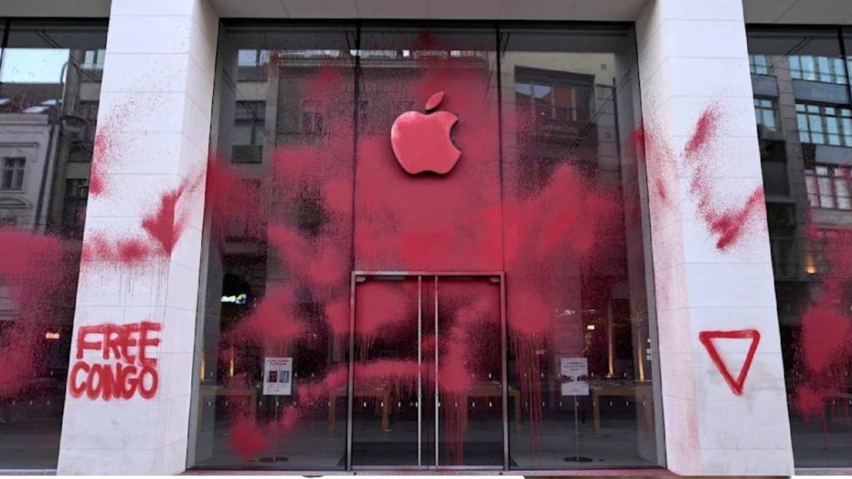 Congo Activists Vandalize Berlin Apple Store Over Exploitation Allegations
