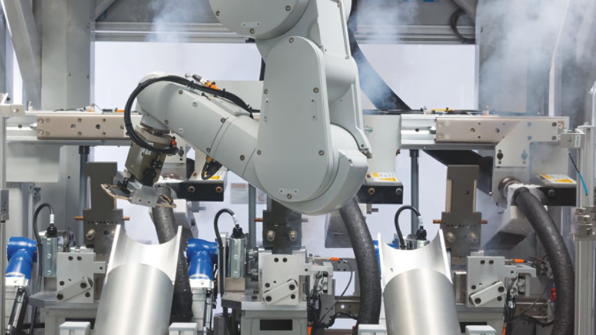 Apple's Shift to Automation Faces Challenges Amid iPhone Assembly Goals