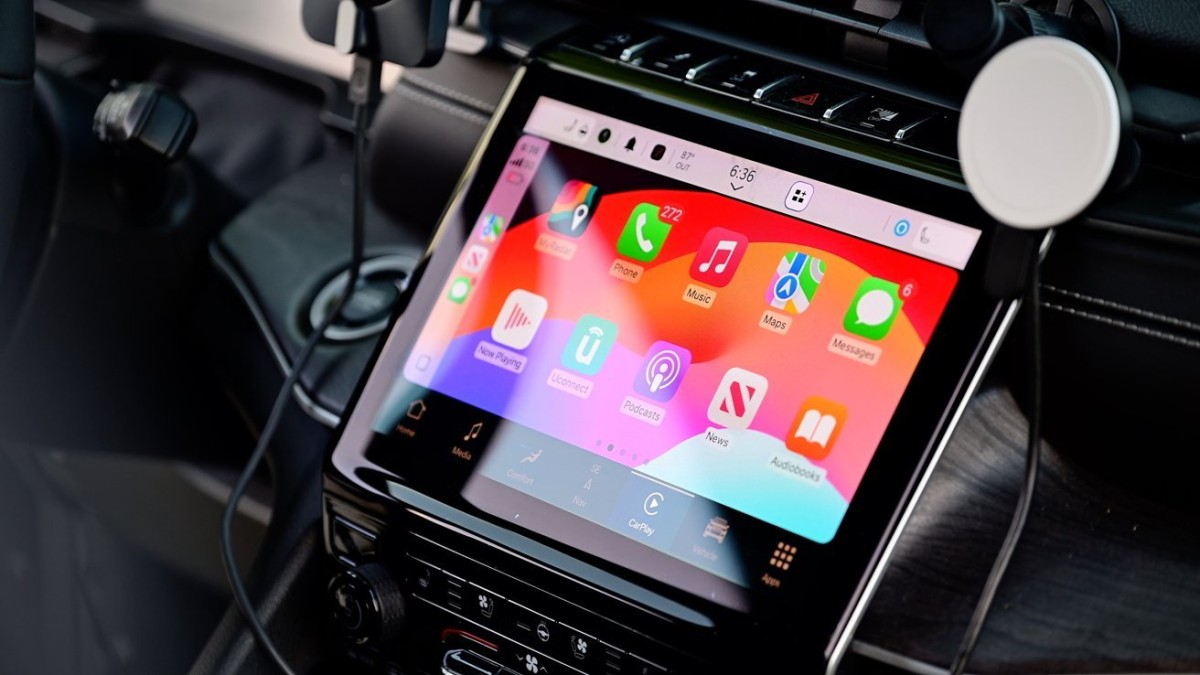 Drivers Prefer CarPlay Over Complicated Infotainment Systems